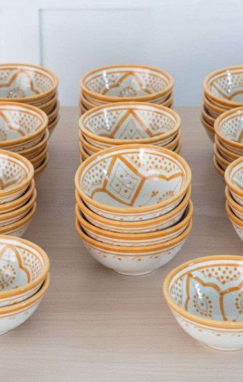 Handgjord orange och vit keramik skål - klassiskt mönster (grossist) Handgjord orange och vit keramik skål - klassiskt mönster (grossist)