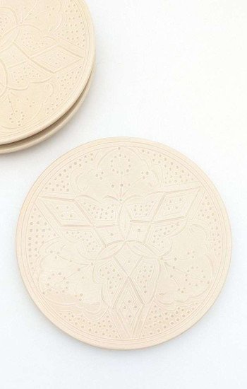 Graverade Assietter -beige 20cm Graverade Assietter -beige 20cm