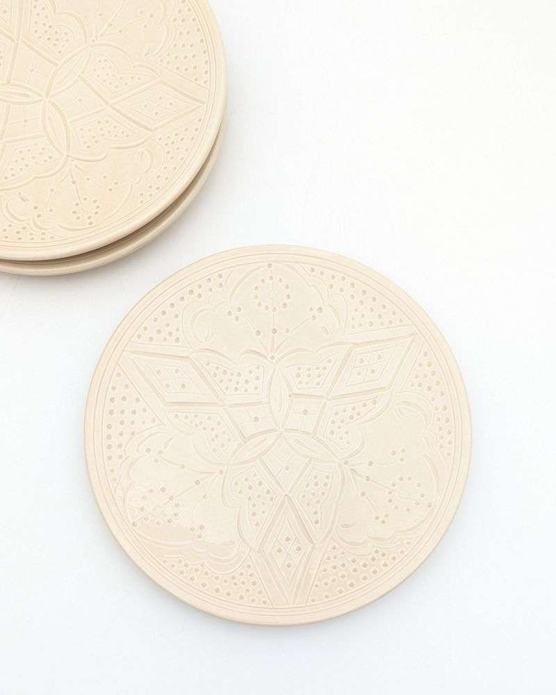 Graverade Assietter -beige 20cm Graverade Assietter -beige 20cm