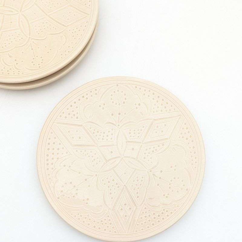 Graverade Assietter -beige 20cm Graverade Assietter -beige 20cm
