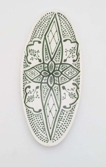 Handgjord grön och vit keramik fat oval - klassiskt mönster (grossist) Handgjord grön och vit keramik fat oval - klassiskt mönster (grossist)