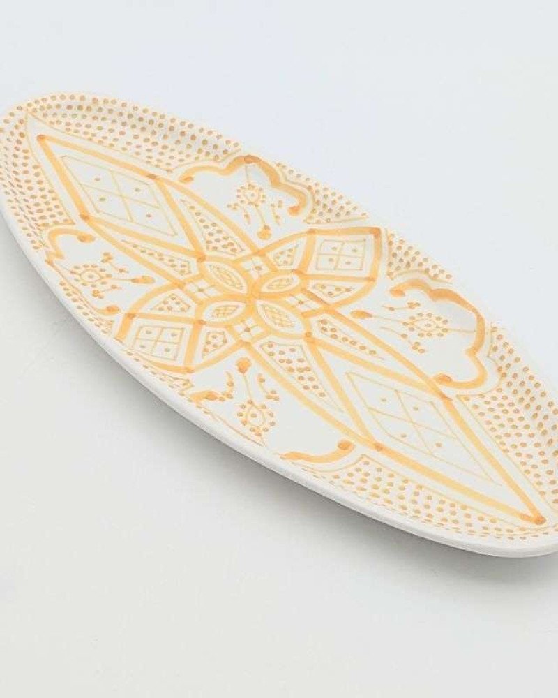 Handgjord gul och vit keramik fat oval - klassiskt mönster (grossist) Handgjord gul och vit keramik fat oval - klassiskt mönster (grossist)