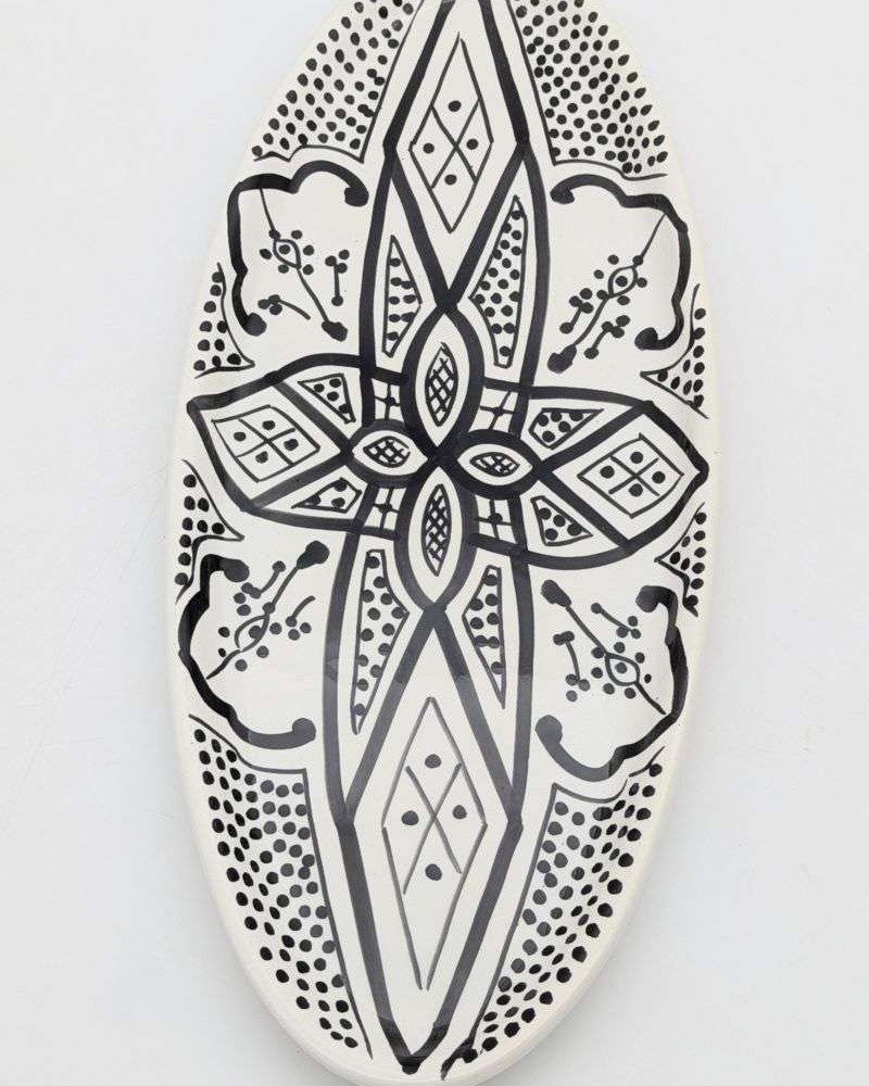 Handgjord svart och vit keramik fat oval - klassiskt mönster (grossist) Handgjord svart och vit keramik fat oval - klassiskt mönster (grossist)