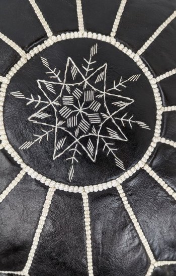 Sittpuff -Marockansk skinnpuff Svart-vitt Sittpuff -Marockansk skinnpuff Svart-vitt