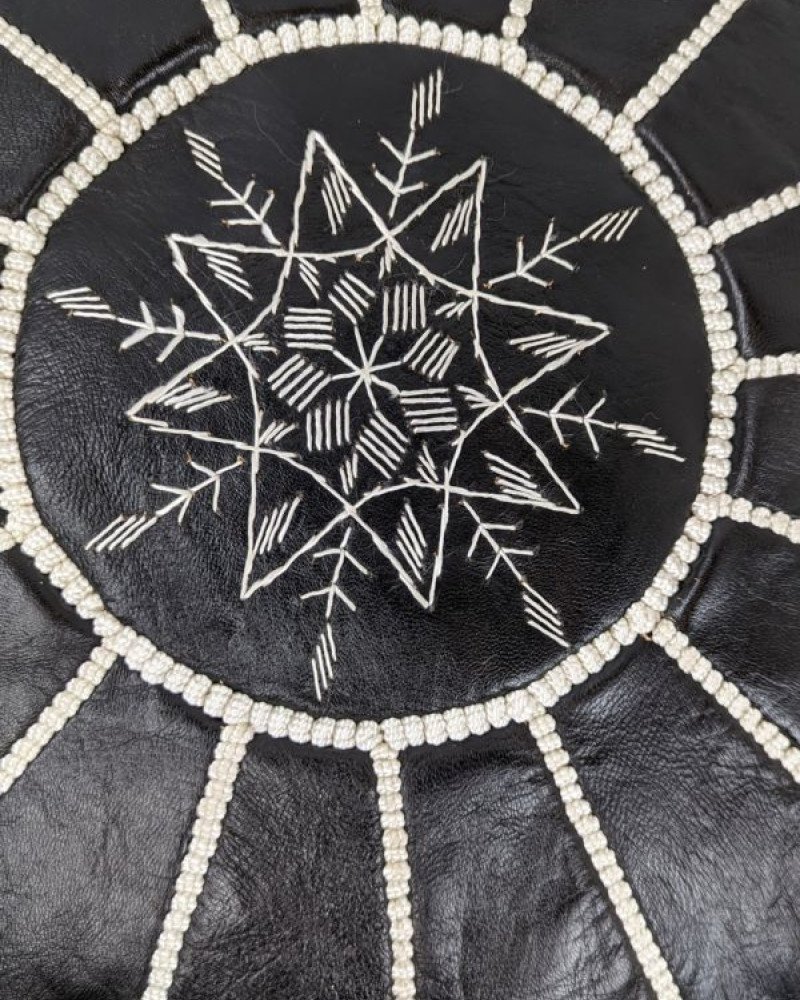 Sittpuff -Marockansk skinnpuff Svart-vitt Sittpuff -Marockansk skinnpuff Svart-vitt